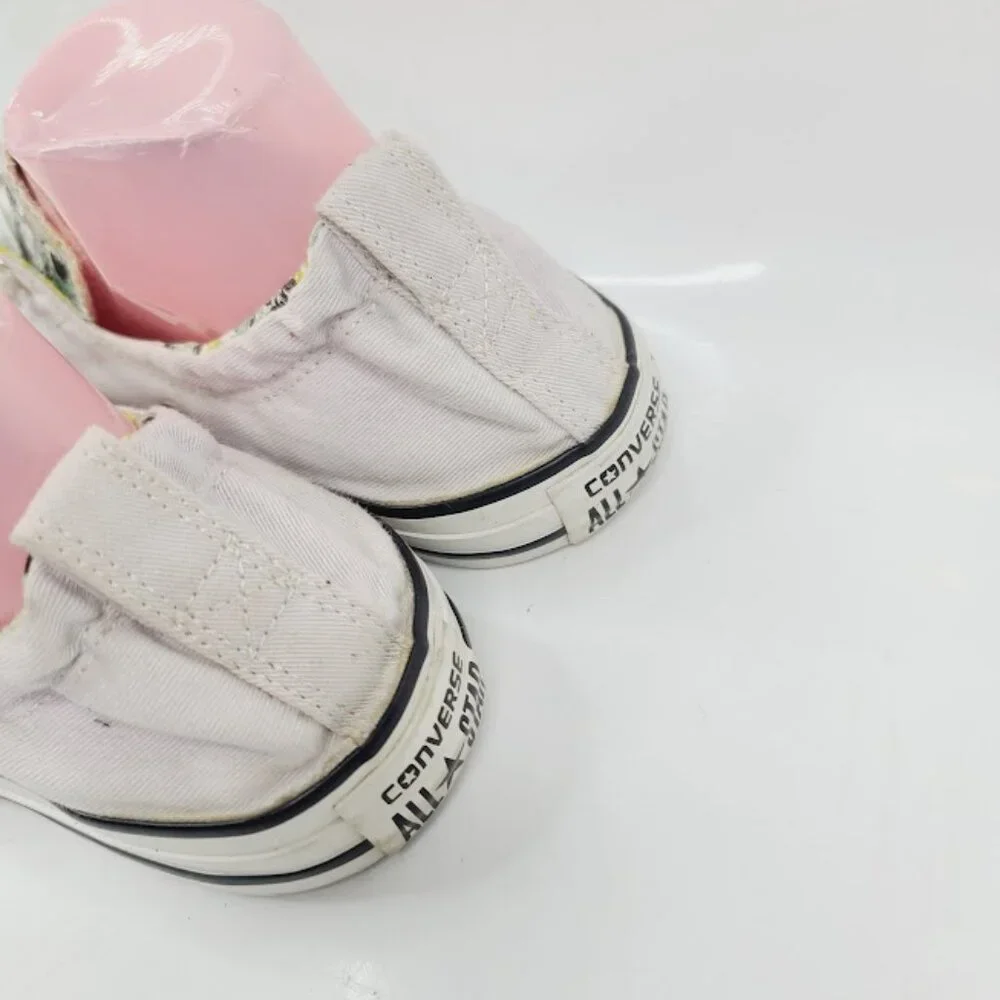 Converse Women's White Chuck‎ Lace Up Low Top Athletic Sneaker Size 11